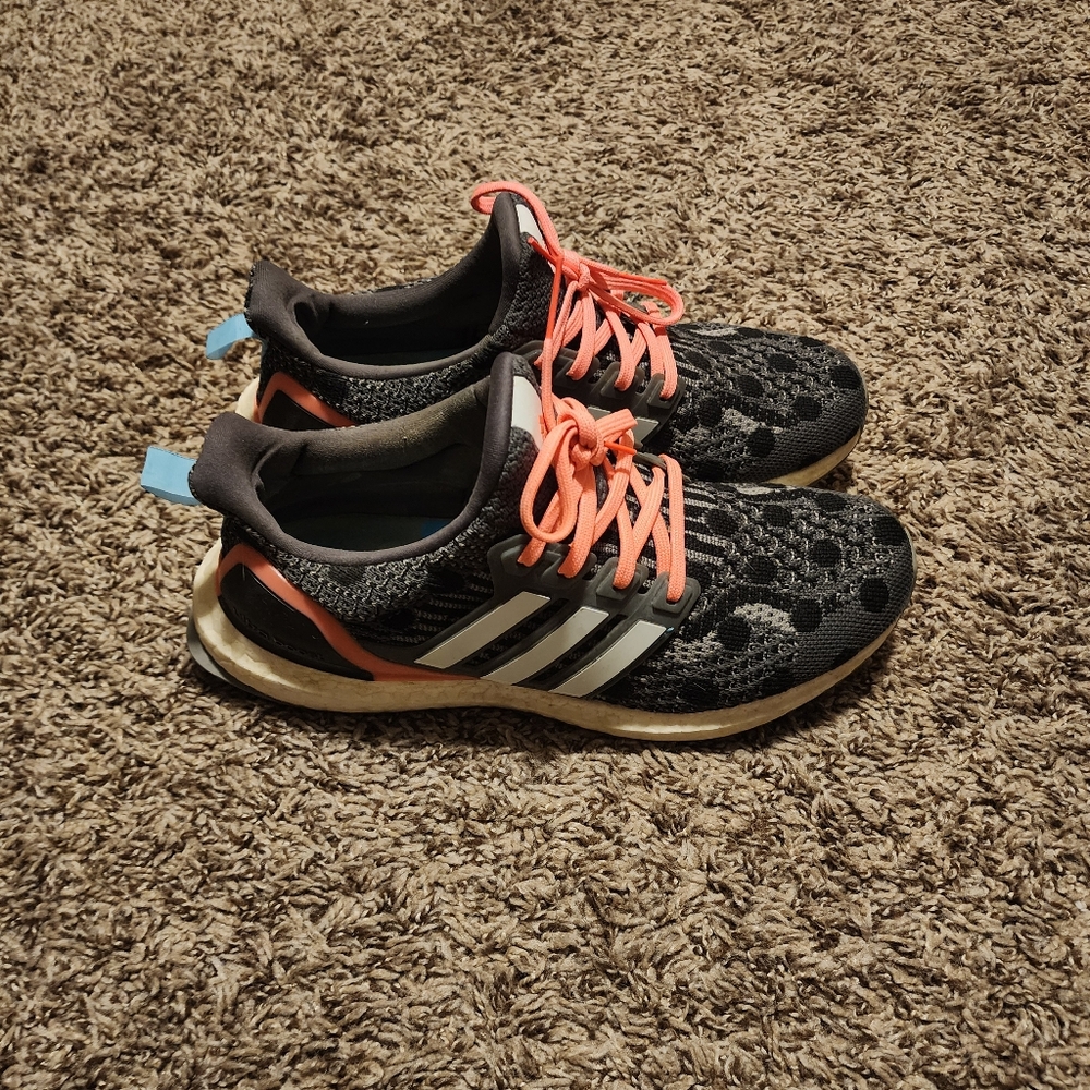 Womens Adidas Ultraboost 5 Shoes Size 7.5